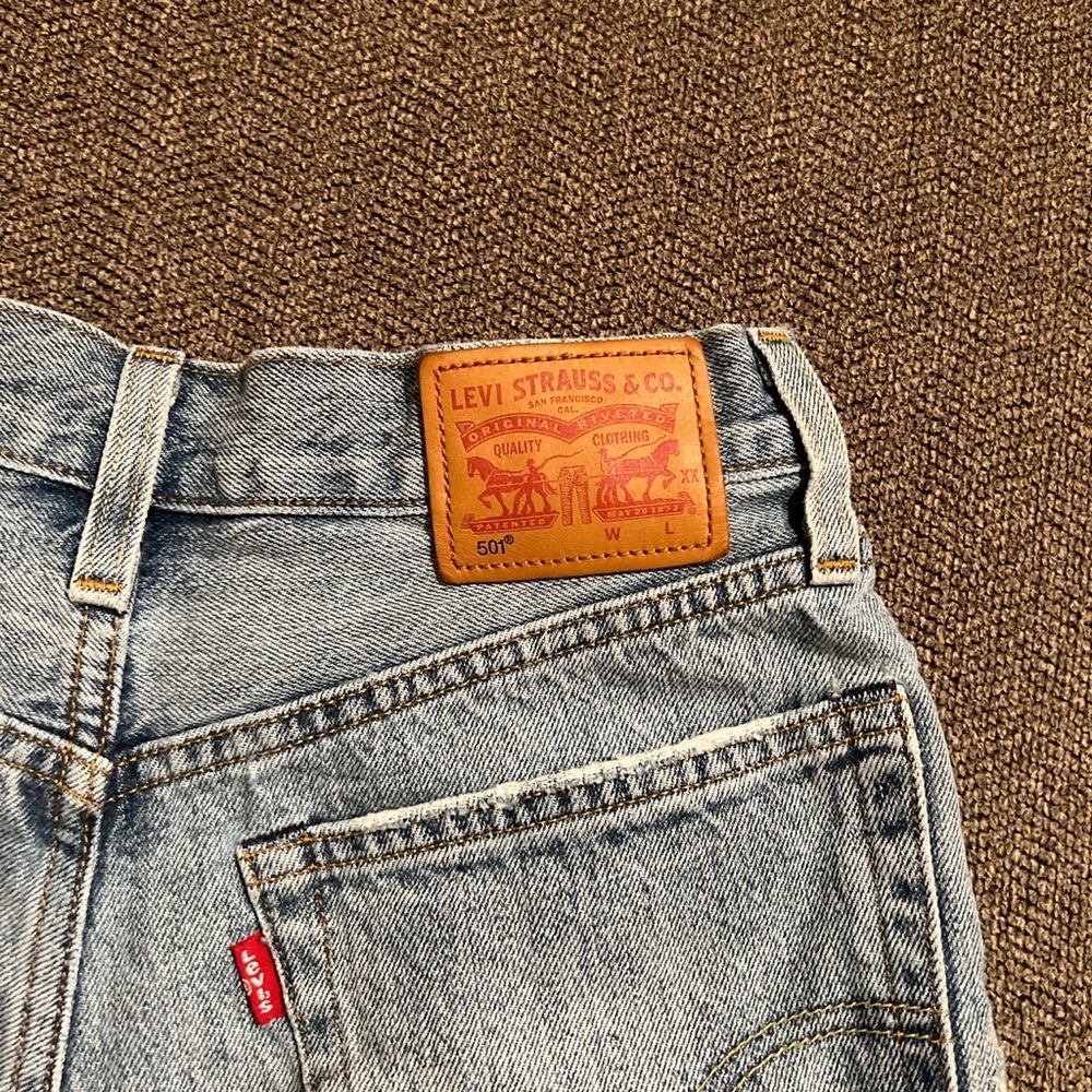 Levi shorts - size 25 fits like a 2/4